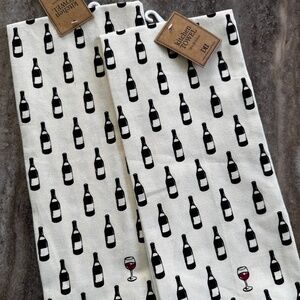 NWT-Set of 2- Wine Bottle/Red Wine Glass Pattern Tea Towels/Kitchen Towels